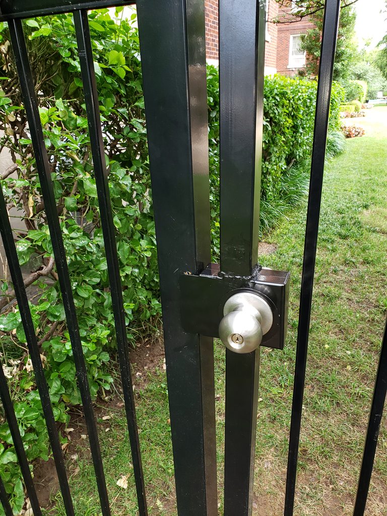 Tulsa locksmith service for metal gate lock