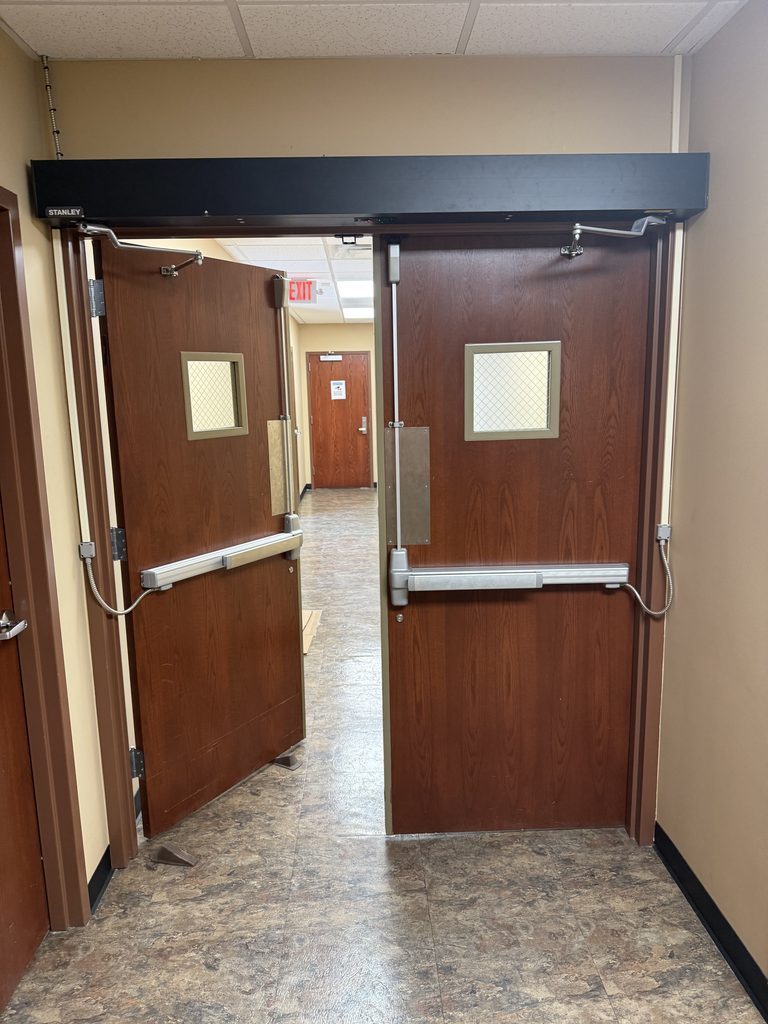 Owasso locksmith servicing commercial double doors with panic bars and door closers